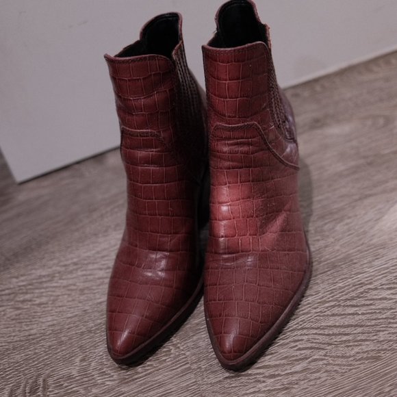 Rebecca Minkoff Red Chelsea Crocodile Embossed Leather Ankle Boots - Picture 3 of 4